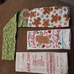 Gingerbread Holiday Kitchen Towels (Bundle of 3)+2 Wooden Gingerbread Ornaments